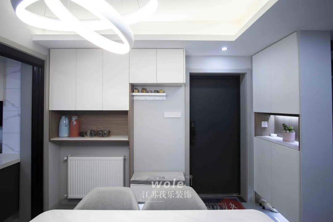 我樂裝飾·實景案例：130㎡現(xiàn)代風(fēng)二手房改造，實用精致，低飽和度灰的背景質(zhì)感十足！